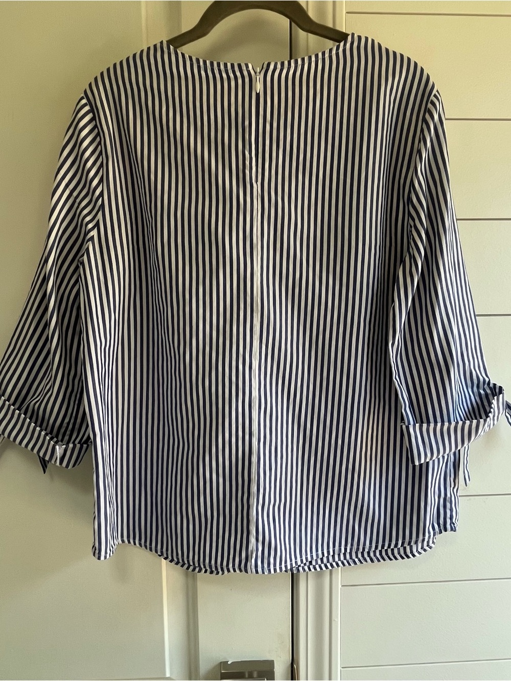 ✨J.McLaughlin Blue & White
Striped Nautical Tie-Cuff Blouse SZ M✨ - Picture 2 of 7